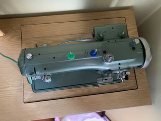Máquina de coser Refrey