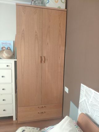 Armario, cama nido y estanterìa.