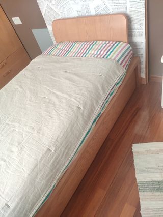 Armario, cama nido y estanterìa.