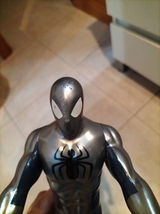 Spiderman gris