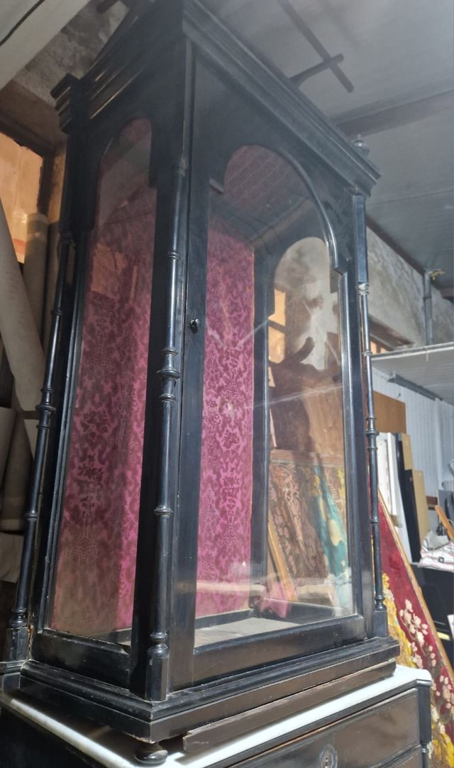 Capilla hornacina con còmoda S.XIX