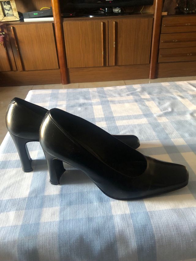 Zapatos Salón piel.