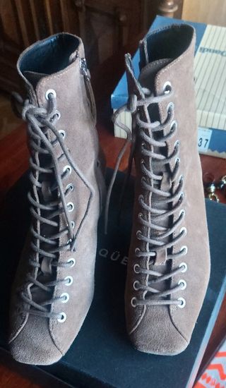 Botines Uterqüe cordones color taupe