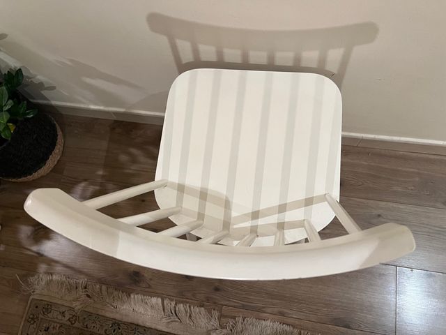 Silla nórdica en madera de abedul blanca.