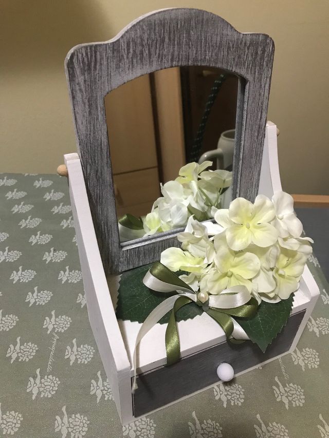 specchio con cassettino