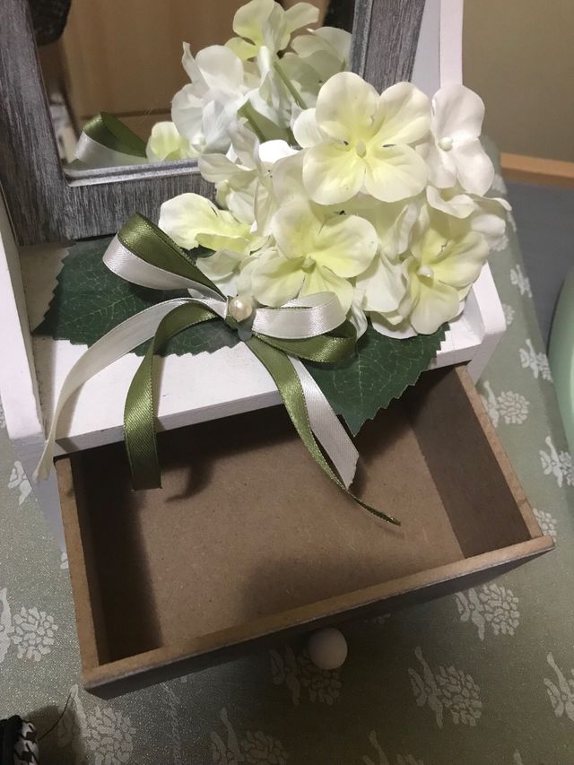 specchio con cassettino