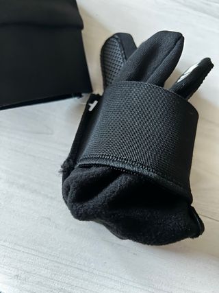 guantes futbol jugador deporte o correr