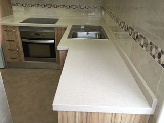 Corte en silestone vitro fregadero grifo