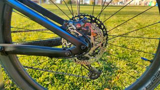 Bicicleta MTB doble Cube carbono 29 en Xt