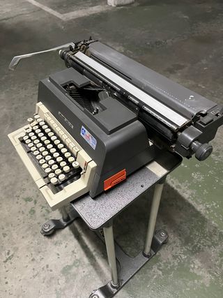 Maquina escribir Olivetti linea 98