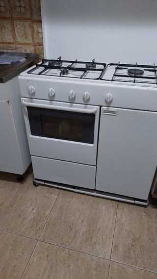 puerta  bombona cocina aspe.