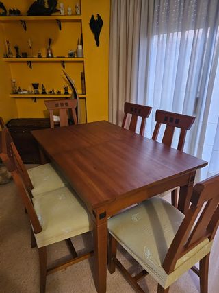 Mueble de salón y mesa con sillas(precio es ambas)