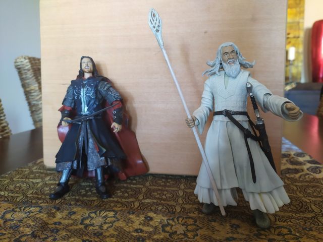 Figuras Aragón y Gandalf