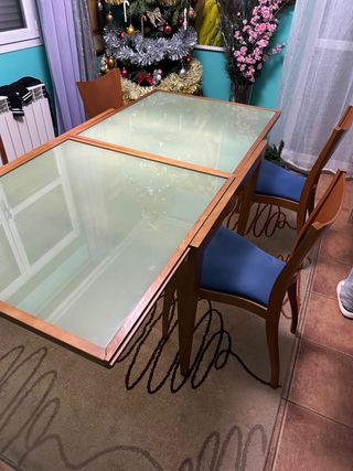 Conjunto de mesa y sillas 