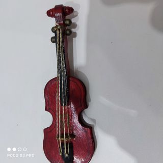 Miniatura de violín y arco madera y gafa