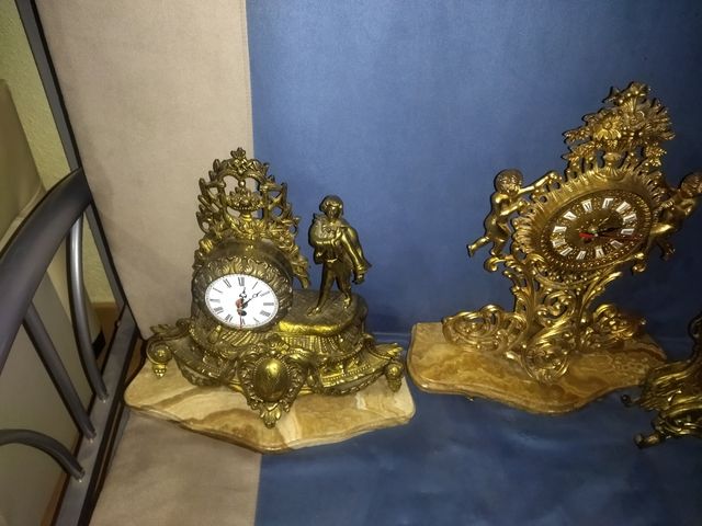 4 orologi antichi realizzati in.. bronzo.