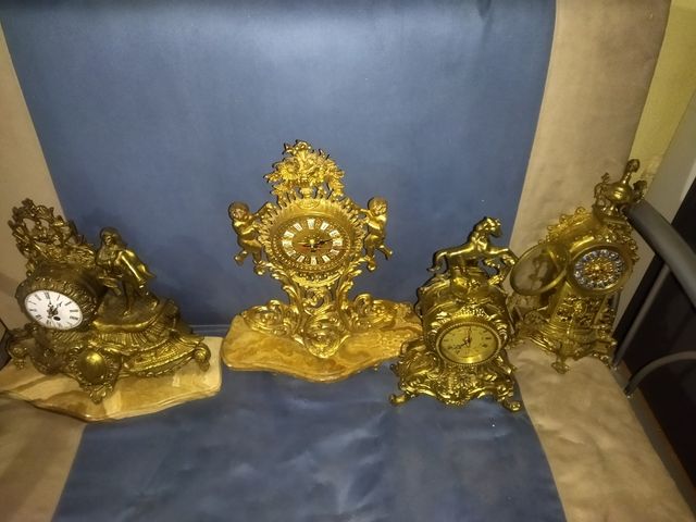 4 orologi antichi realizzati in.. bronzo.