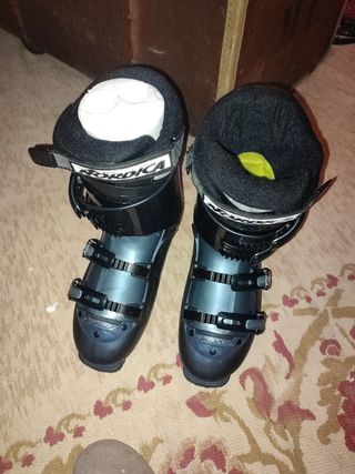 Botas Nordica y bastones