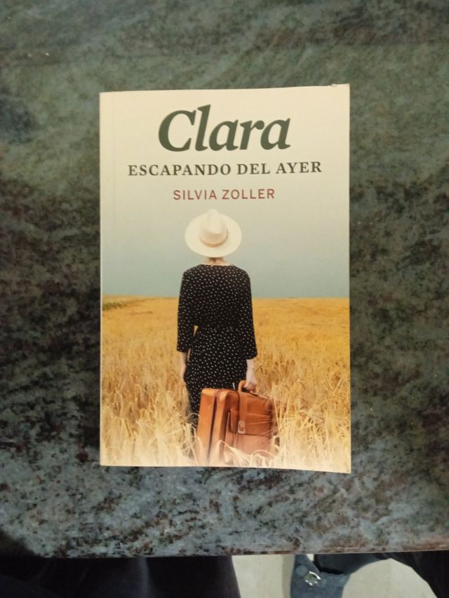 LIBRO Clara escapando del ayer