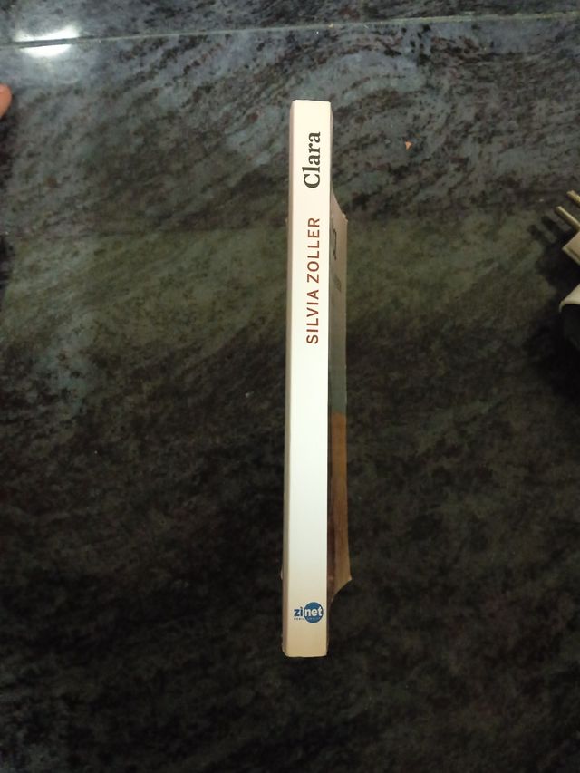 LIBRO Clara escapando del ayer