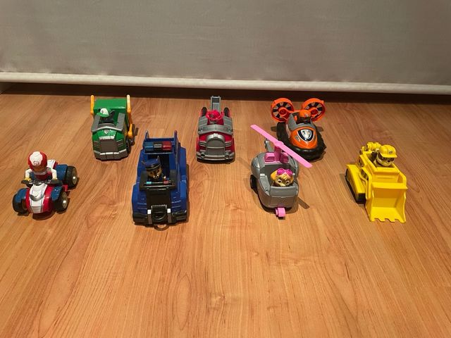 Patrulla canina vehículos con cachorros