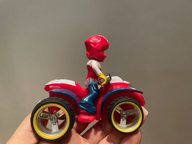 Patrulla canina vehículos con cachorros