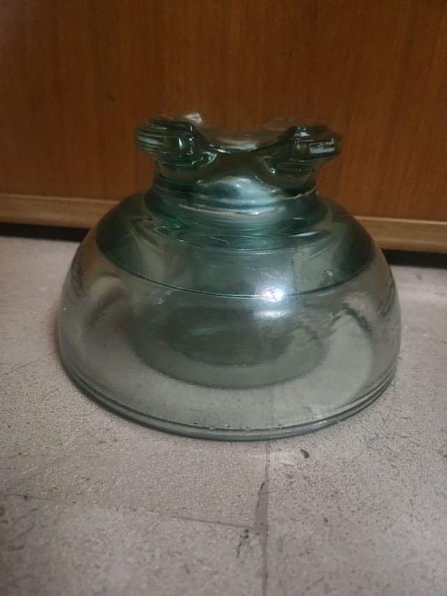 Aislador eléctrico de vidrio 