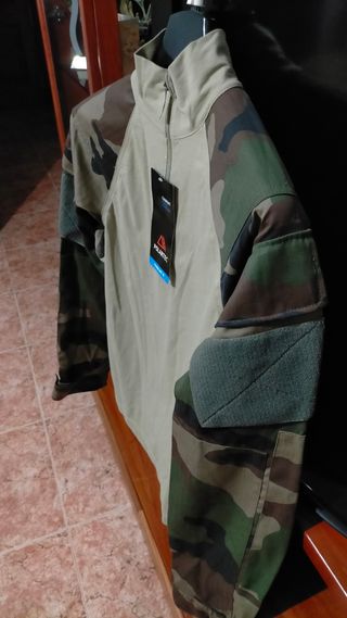 Camisola camuflaje polartec.
