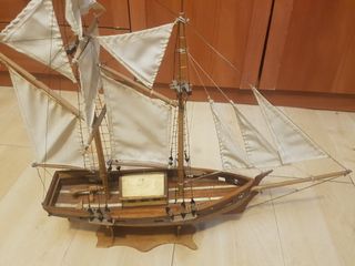 Velero de madera echa a mano, barco