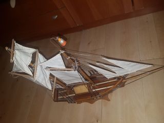 Velero de madera echa a mano, barco