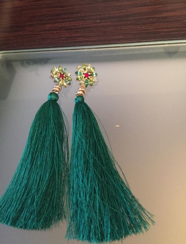 Pendientes borlones nuevos