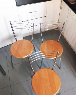 Juego-de-3-sillas-de-cocina-apilable