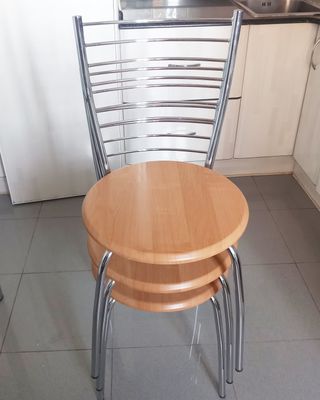Juego-de-3-sillas-de-cocina-apilable