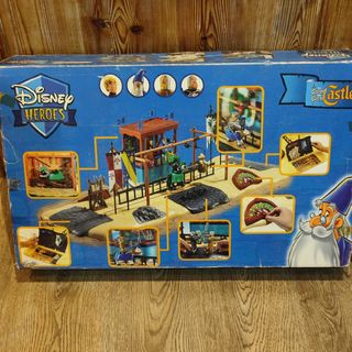 TORNEO MEDIEVAL DISNEY HEROES SWORD STONE CASTLE