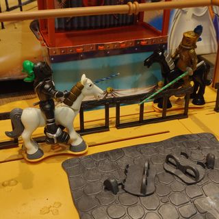 TORNEO MEDIEVAL DISNEY HEROES SWORD STONE CASTLE