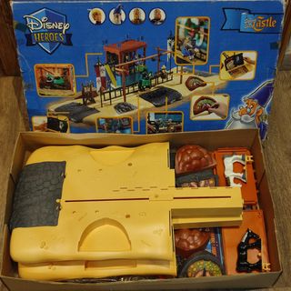 TORNEO MEDIEVAL DISNEY HEROES SWORD STONE CASTLE