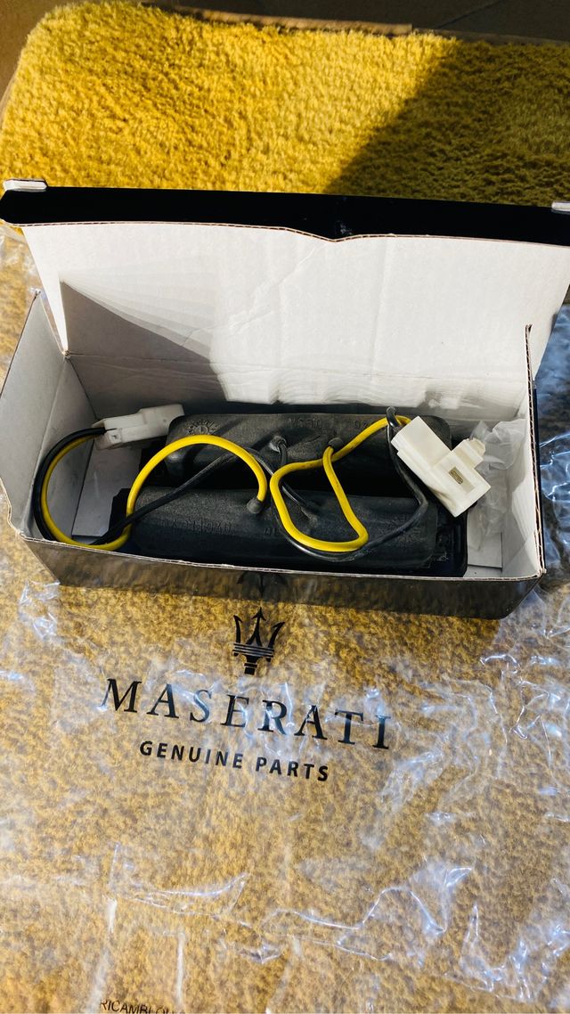 LUCI TARGA MASERATI CON COPERTURA A SOFFITTO