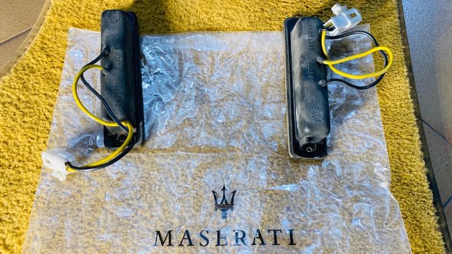 LUCI TARGA MASERATI CON COPERTURA A SOFFITTO