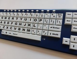Teclado adaptado baja visión