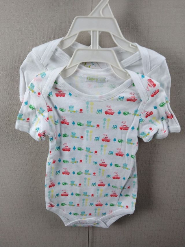 Juego de 2 bodys infantiles nuevos