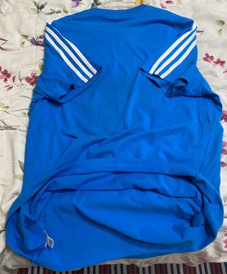 camisa deportiva “Adidas” buena talla L