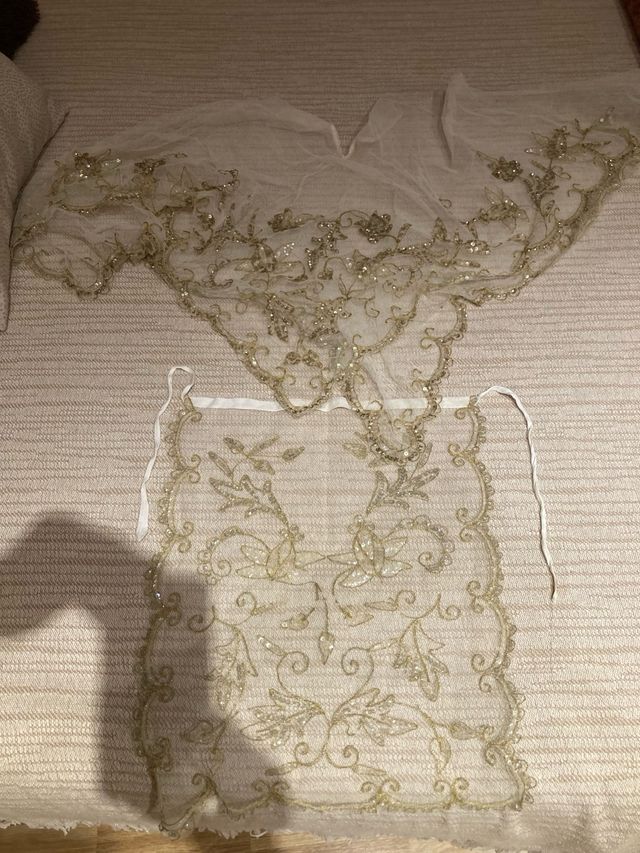 Manteleta y delantal fallera niña. 