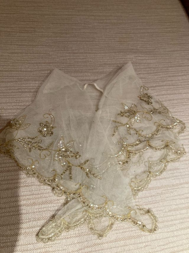 Manteleta y delantal fallera niña. 