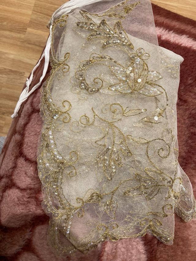 Manteleta y delantal fallera niña. 