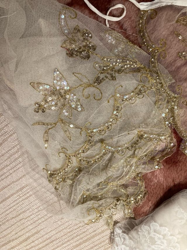 Manteleta y delantal fallera niña. 