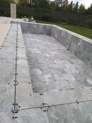 Hola colocamos azulejos en las picinas 