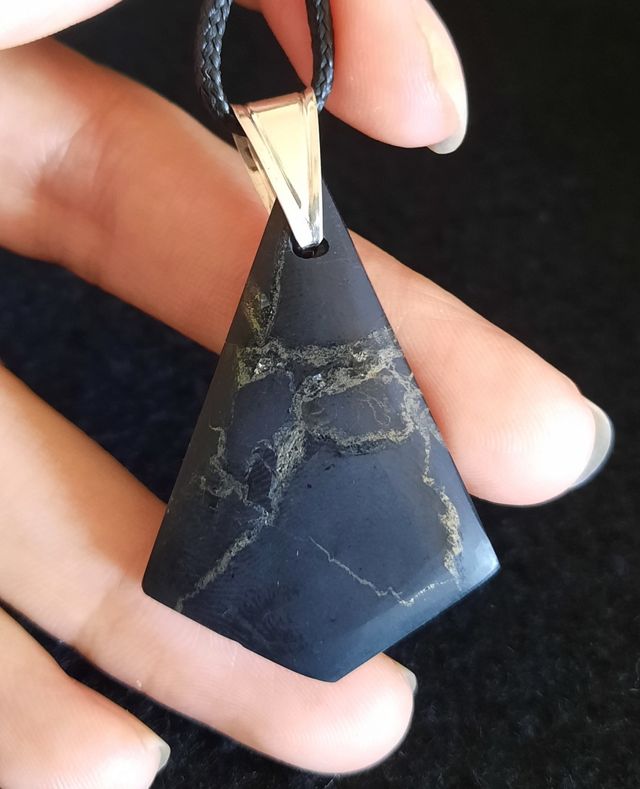 Colgante de Shungita y Plata de Ley.