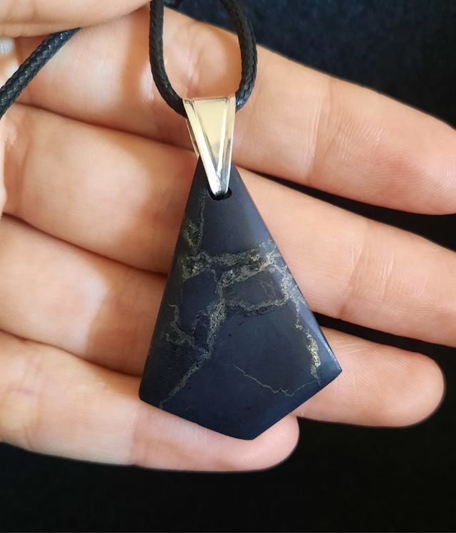 Colgante de Shungita y Plata de Ley.