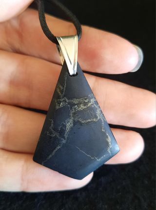 Colgante de Shungita y Plata de Ley.