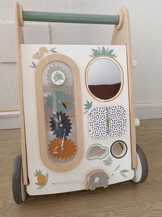 Carrito andador de madera